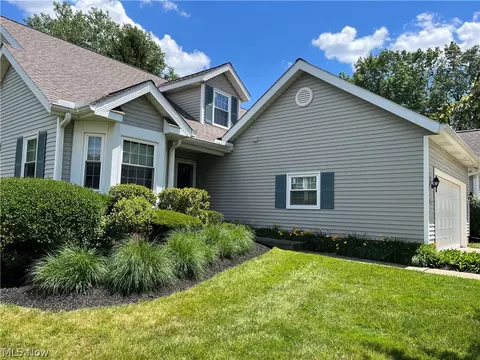 201 Steeplechase Dr #6, Willoughby Hills, OH 44092