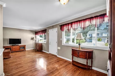 30892 Harrison Rd, Wickliffe, OH 44092 photo 11
