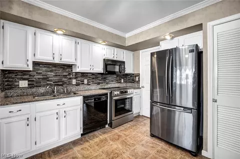 30892 Harrison Rd, Wickliffe, OH 44092 photo 14