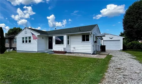 811 Leonard Ave, Belpre, OH 45714