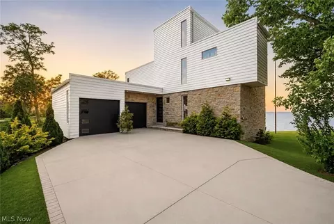 280 Buckeye Dr #7, Sheffield Lake, OH 44054
