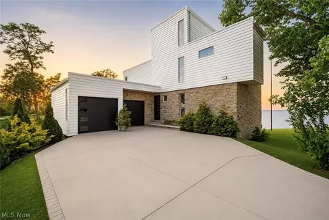 280 Buckeye Dr #7, Sheffield Lake, OH 44054