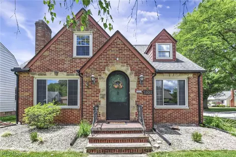 5998 Maplecliff Dr, Parma Heights, OH 44130