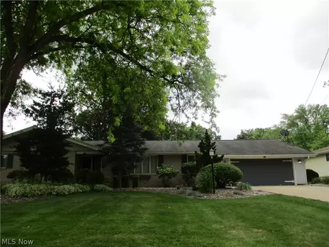 463 Arbor Cir, Youngstown, OH 44505