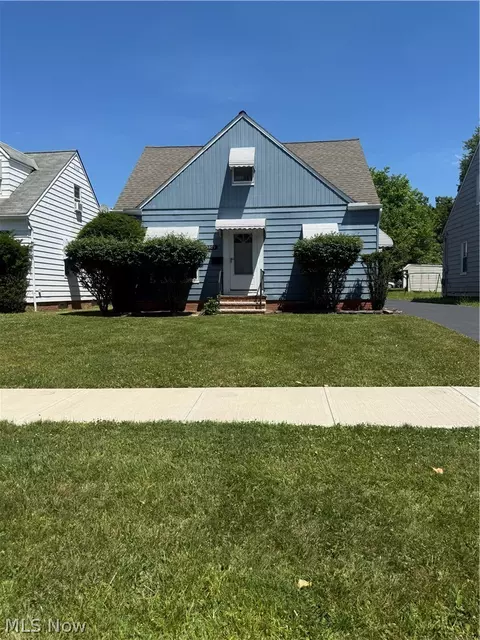 5469 Thomas St, Maple Heights, OH 44137
