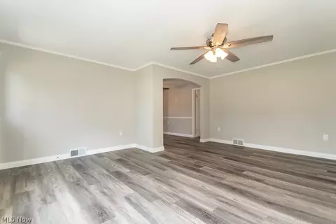 Living - 1565 Douglas Rd, Wickliffe, OH 44092 photo 3 of 12