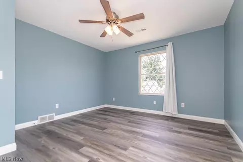 Bedroom - 1565 Douglas Rd, Wickliffe, OH 44092 photo 3 of 13