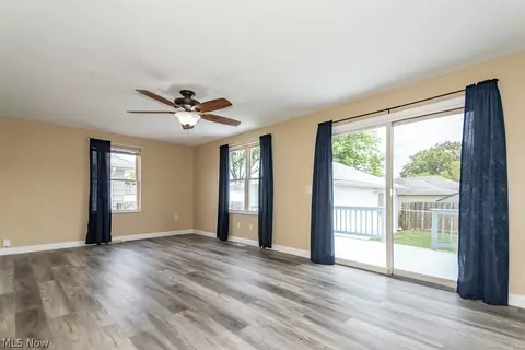 Living - 1565 Douglas Rd, Wickliffe, OH 44092 photo 6 of 12