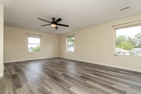 Living - 1565 Douglas Rd, Wickliffe, OH 44092 photo 11 of 12