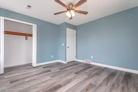 Bedroom - 1565 Douglas Rd, Wickliffe, OH 44092 photo 2 of 13