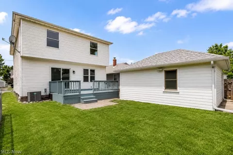 Exterior - 1565 Douglas Rd, Wickliffe, OH 44092 photo 3 of 4