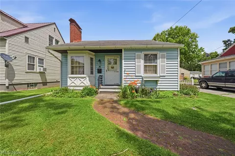 36 N Pearl St, Columbiana, OH 44408