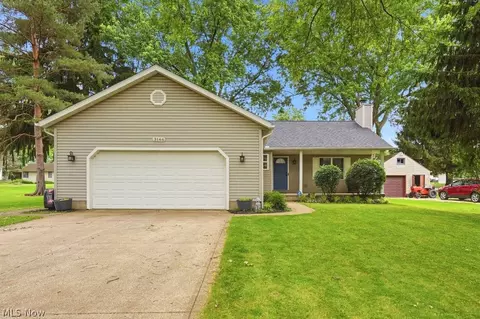 3166 Vermont St NW, North Canton, OH 44720