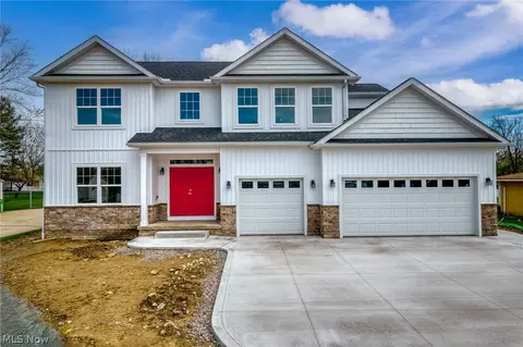 5711 Columbia Dr, Bedford Heights, OH 44146