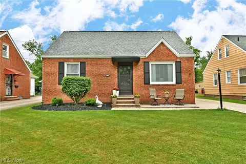 1239 Churchill Rd, Lyndhurst, OH 44124