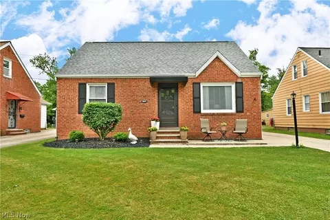 1239 Churchill Rd, Lyndhurst, OH 44124