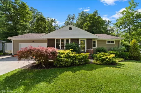 4348 Lansing Dr, North Olmsted, OH 44070