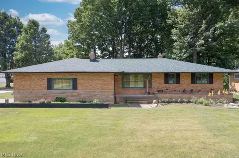 1896 Dunellon Dr, Lyndhurst, OH 44124