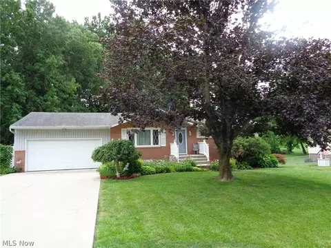 824 39th St SW, Canton, OH 44706