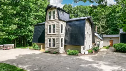 12530 Nelson Parkman Rd, Garrettsville, OH 44231