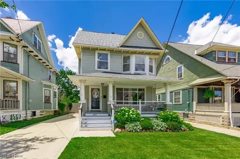 1614 Robinwood Ave, Lakewood, OH 44107