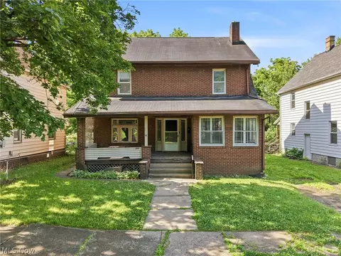 121 Olive St, Girard, OH 44420