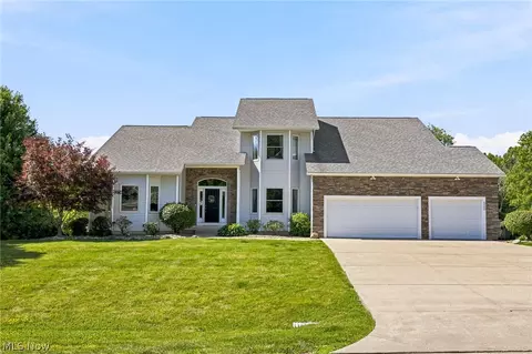 522 Tanglewood Trl, Cuyahoga Falls, OH 44223