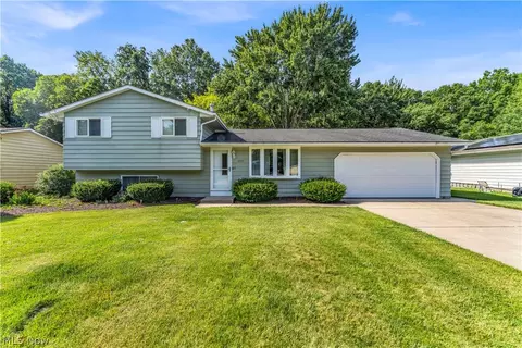 34739 Highland Dr, North Ridgeville, OH 44039