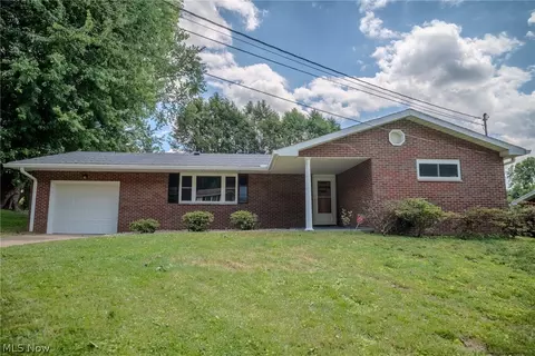 104 Randolph Rd, Marietta, OH 45750