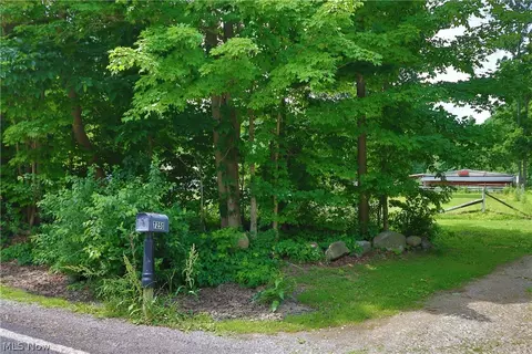 7250 Brakeman Rd, Leroy, OH 44077