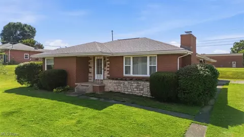1366 Harris Hwy, Parkersburg, WV 26101