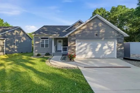 682 Grand Valley Dr, Howard, OH 43028