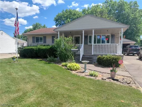 725 Gary Dr, Hubbard, OH 44425