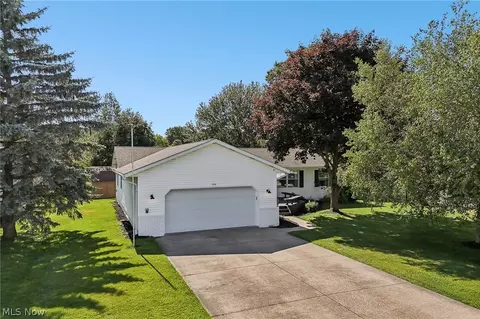 1304 State Rd, Wadsworth, OH 44281