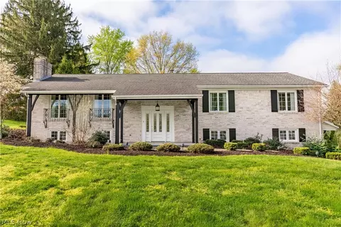 2240 Devonshire Dr NW, Canton, OH 44708