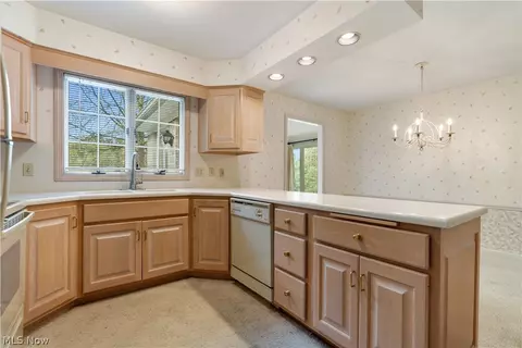 2240 Devonshire Dr NW, Canton, OH 44708 photo 12