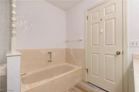 2240 Devonshire Dr NW, Canton, OH 44708 photo 24