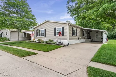 43 Periwinkle Dr, Olmsted Twp, OH 44138