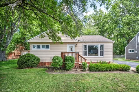 301 E 317th St, Willowick, OH 44095