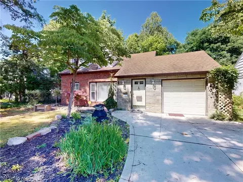 1049 Renfield Rd, Cleveland Heights, OH 44121