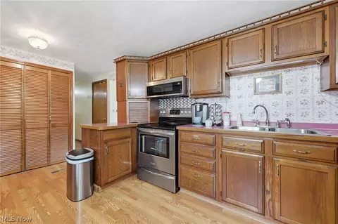 443 Morgan Ct, Lagrange, OH 44050 photo 2