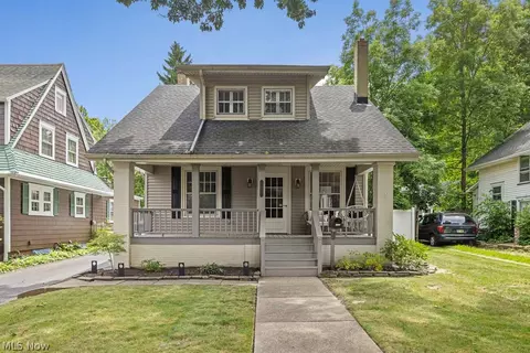 1052 Parkside Dr, Alliance, OH 44601