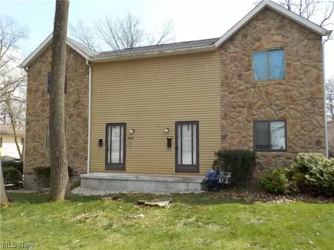 834 Loomis Ave, Cuyahoga Falls, OH 44221