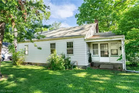 809 Easton St NE, Canton, OH 44721