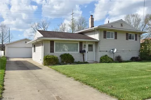 6208 Sylvia Dr, Brook Park, OH 44142