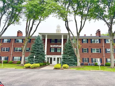 2885 Pease Dr, Rocky River, OH 44116
