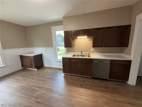 520 E 4th St, Dover, OH 44622 photo 7
