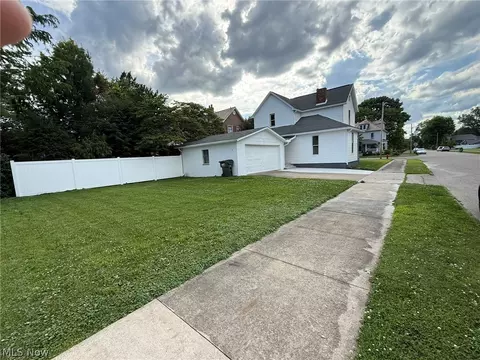 Exterior - 520 E 4th St, Dover, OH 44622 photo 2 of 2