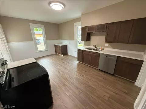 520 E 4th St, Dover, OH 44622 photo 2