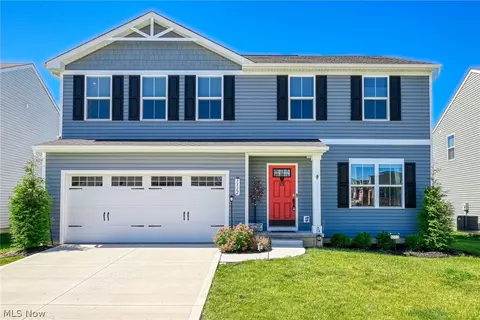 1112 Hidden Lake Blvd, Akron, OH 44312